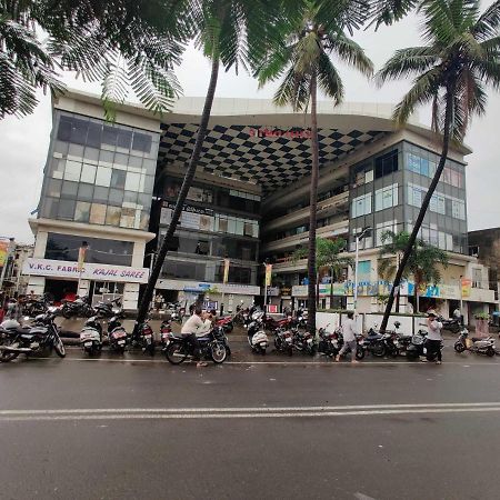 Oyo 91692 The You And Me Hotel Utrān エクステリア 写真
