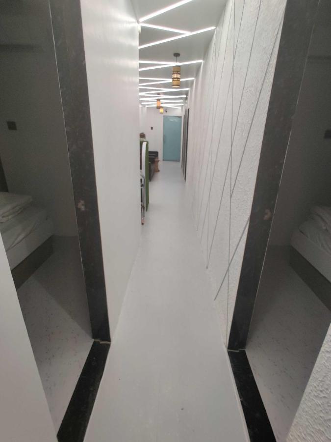 Oyo 91692 The You And Me Hotel Utrān エクステリア 写真